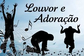 Adoradores com as mãos levantadas